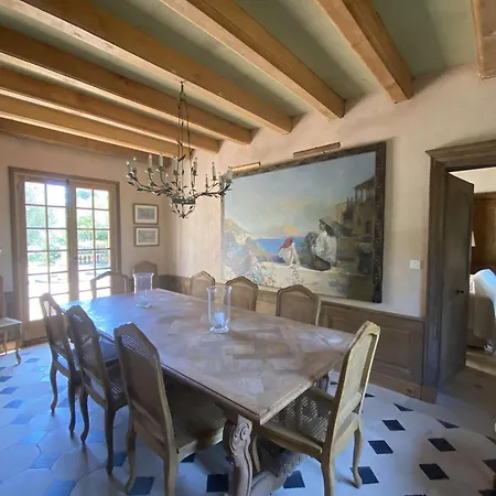 Spacieuse A Deux Pas Du Centre Du Village Et De La ヴィラ