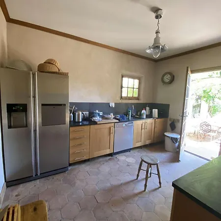 Spacieuse A Deux Pas Du Centre Du Village Et De La