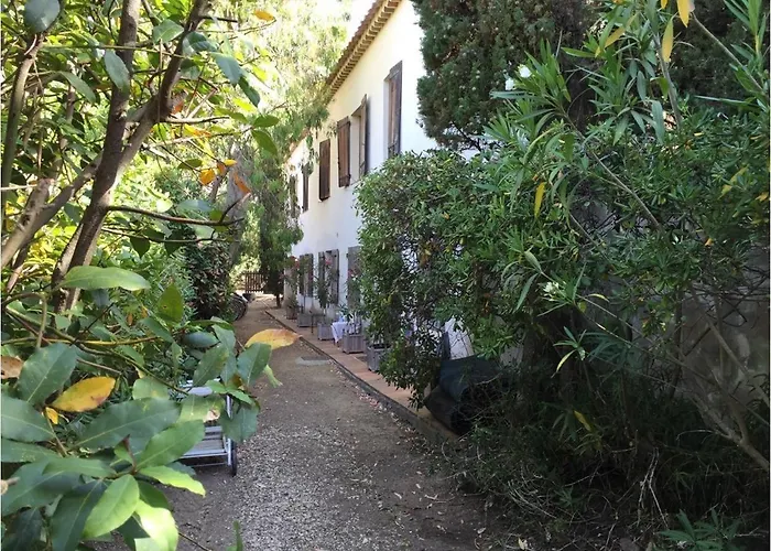 Spacieuse A Deux Pas Du Centre Du Village Et De La