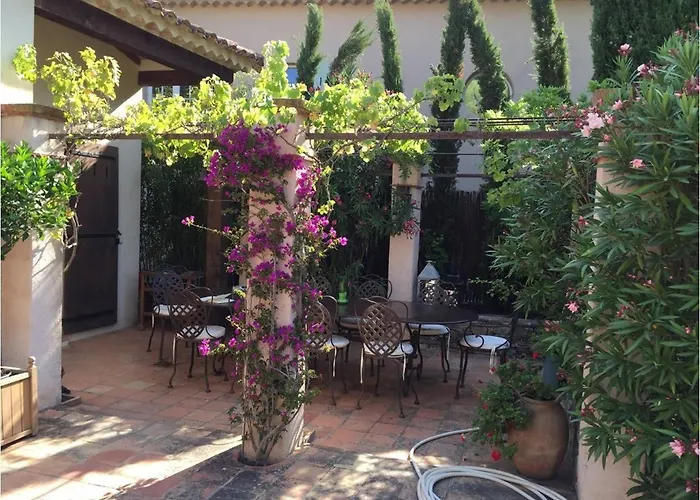 Spacieuse A Deux Pas Du Centre Du Village Et De La ヴィラ ポルクロール