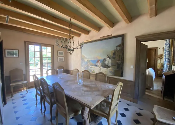 Spacieuse A Deux Pas Du Centre Du Village Et De La ヴィラ