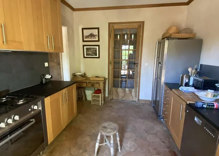 Spacieuse A Deux Pas Du Centre Du Village Et De La * ポルクロール