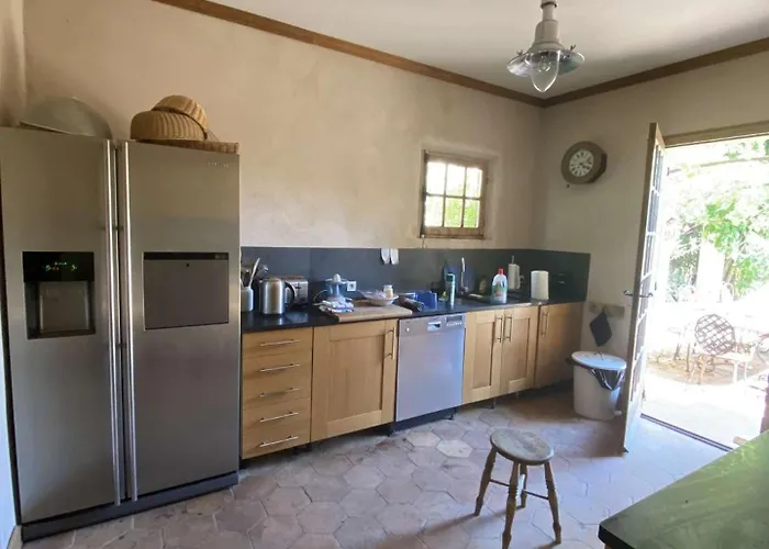 Spacieuse A Deux Pas Du Centre Du Village Et De La